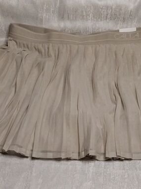 CALIA by Carrie Underwood Beige Pleated Skort